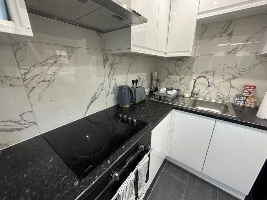 2 Bedroom House,Brownhillrd Se6 ロンドン エクステリア 写真