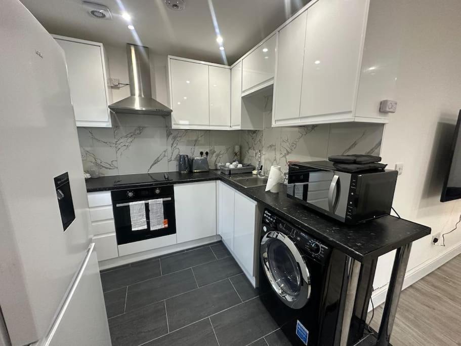 2 Bedroom House,Brownhillrd Se6 ロンドン エクステリア 写真