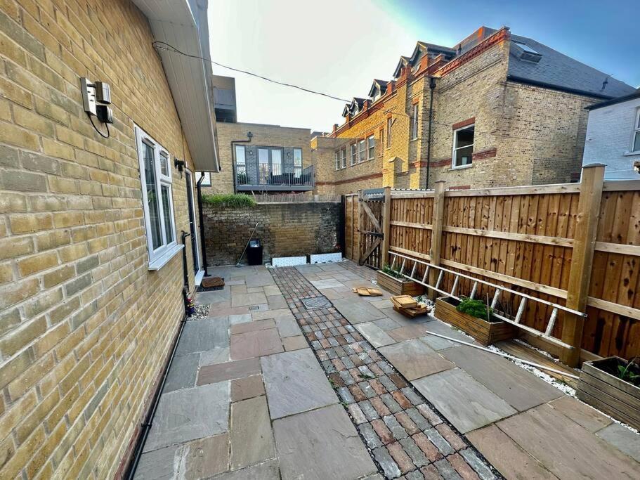 2 Bedroom House,Brownhillrd Se6 ロンドン エクステリア 写真
